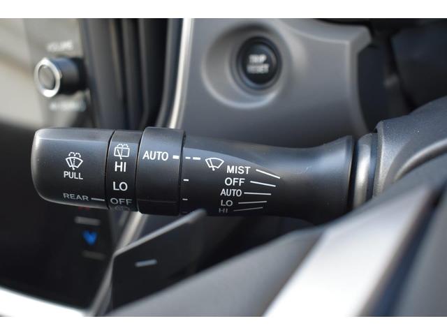 �J�H���m�����C�p�[�̓t�����g�K���X�㕔�̃Z���T�[���J�ʂ����m���A�J�̋����ɉ����āu�Ԍ��E�ᑬ�E�����v�������Ő؂�ւ���@�\�ł��B