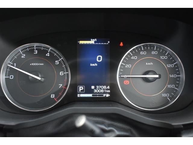 �u���b�N��̕����ՂƋ������̃����O���X�|�[�e�B���Ɛ�i�������o���郋�~�l�Z���g���[�^�[�ł�