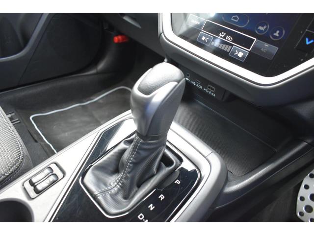 �V�t�g���o�[�͂k���^�̃V�t�g�`�F���W�ɂȂ��Ă��܂��āA�c�����W���s�ŁA�E���փ����W��؂�ւ��Ē������ŁA�}�j���A�����[�h�ł̑��s���y������Œ����܂��B