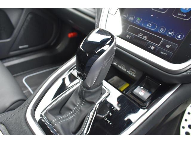 �V�t�g���o�[�͂k���^�̃V�t�g�`�F���W�ɂȂ��Ă��܂��āA�c�����W���s�ŁA�E���փ����W��؂�ւ��Ē������ŁA�}�j���A�����[�h�ł̑��s���y������Œ����܂��B