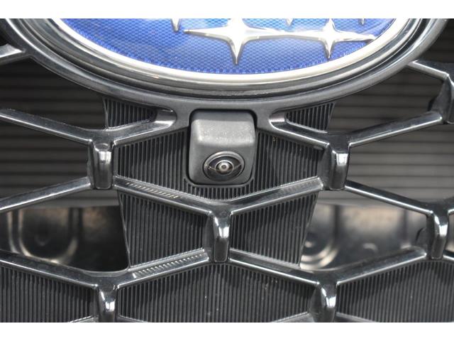 �t�����g�O�����ɑ������ꂽ�J�����̉f�����f�B�X�v���C�ɕ\���B���Ԃ̑O���̗l�q���m�F�ł��A���ʂ��̈��������_�⒓�ԁE���i���Ȃǂ̑O���m�F���T�|�[�g���܂��B