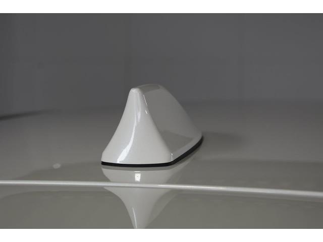 ���s�̃V���[�N�t�B�����W�I�A���e�i�́A�R���p�N�g�ɓZ�܂�܂��B