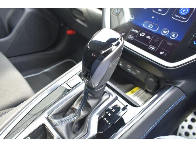 �V�t�g���o�[�͂k���^�̃V�t�g�`�F���W�ɂȂ��Ă��܂��āA�c�����W���s�ŁA�E���փ����W��؂�ւ��Ē������ŁA�}�j���A�����[�h�ł̑��s���y������Œ����܂��B