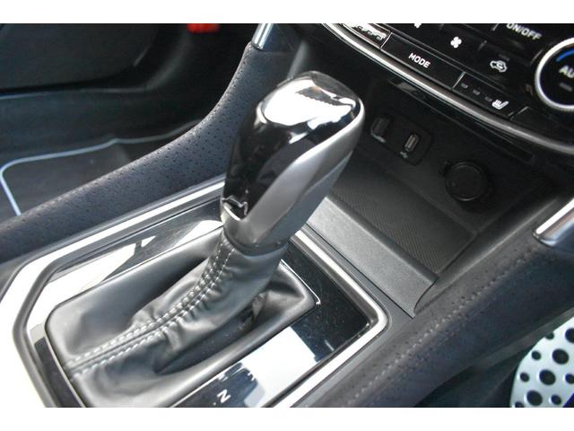 �V�t�g���o�[�͂k���^�̃V�t�g�`�F���W�ɂȂ��Ă��܂��āA�c�����W���s�ŁA�E���փ����W��؂�ւ��Ē������ŁA�}�j���A�����[�h�ł̑��s���y������Œ����܂��B