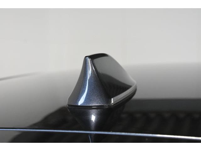 ���s�̃V���[�N�t�B�����W�I�A���e�i�́A�R���p�N�g�ɓZ�܂�܂��B