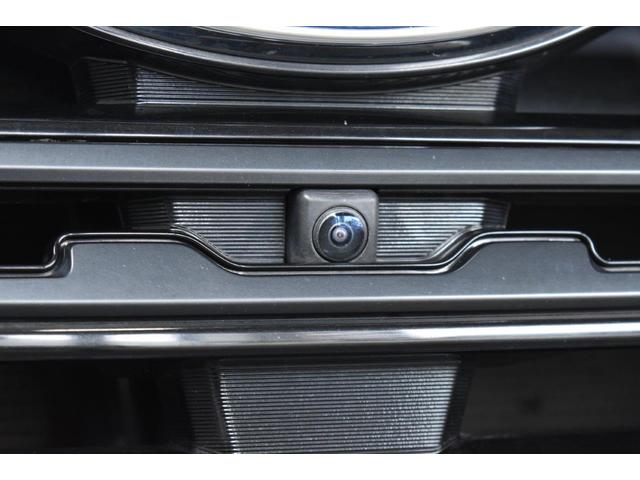 �t�����g�O�����ɑ������ꂽ�J�����̉f�����f�B�X�v���C�ɕ\���B���Ԃ̑O���̗l�q���m�F�ł��A���ʂ��̈��������_�⒓�ԁE���i���Ȃǂ̑O���m�F���T�|�[�g���܂��B