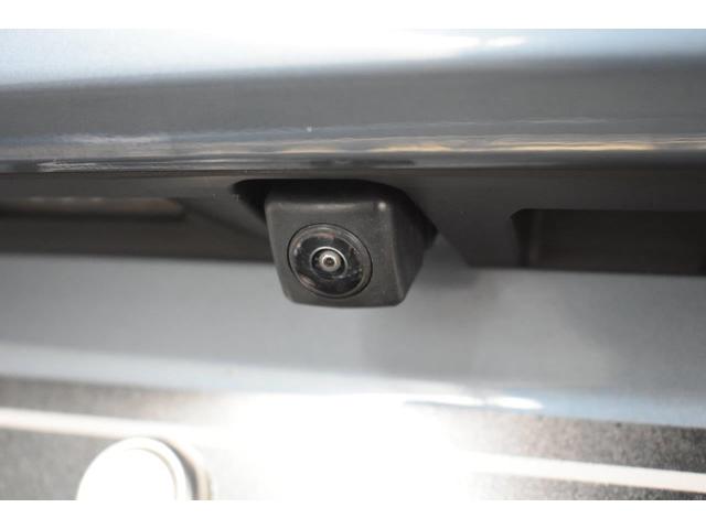 �ԓ��̐l��ו��Ō�����E���������ɁA����f������������\���B�o�b�N�⒓�Ԏ������S�ł��B