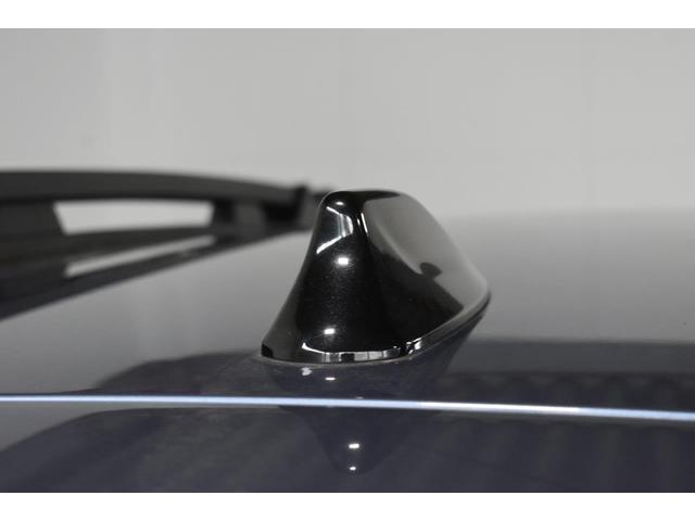 ���s�̃V���[�N�t�B�����W�I�A���e�i�́A�R���p�N�g�ɓZ�܂�܂��B