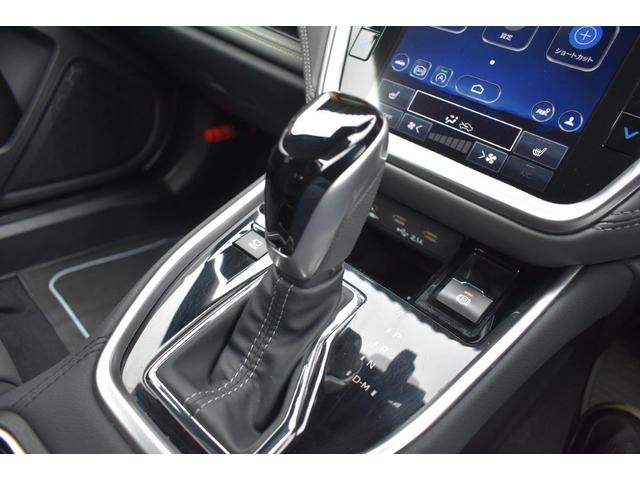 ���j�A�g���j�b�N�b�u�s�͖��i�K�ŕϑ����邽�߁A�ϑ��V���b�N���قƂ�ǂȂ��A�h���C�o�[�͊��炩�œr�؂�̂Ȃ������t�B�[����̊��ł��܂��B