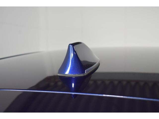 ���s�̃V���[�N�t�B�����W�I�A���e�i�́A�R���p�N�g�ɓZ�܂�܂��B