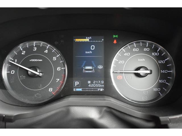 �u���b�N��̕����ՂƋ������̃����O���X�|�[�e�B���Ɛ�i�������o���郋�~�l�Z���g���[�^�[�ł�