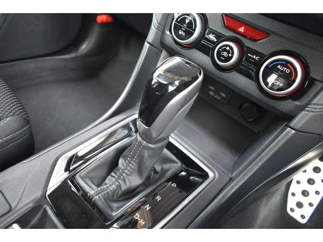 �V�t�g���o�[�͂k���^�̃V�t�g�`�F���W�ɂȂ��Ă��܂��āA�c�����W���s�ŁA�E���փ����W��؂�ւ��Ē������ŁA�}�j���A�����[�h�ł̑��s���y������Œ����܂��B