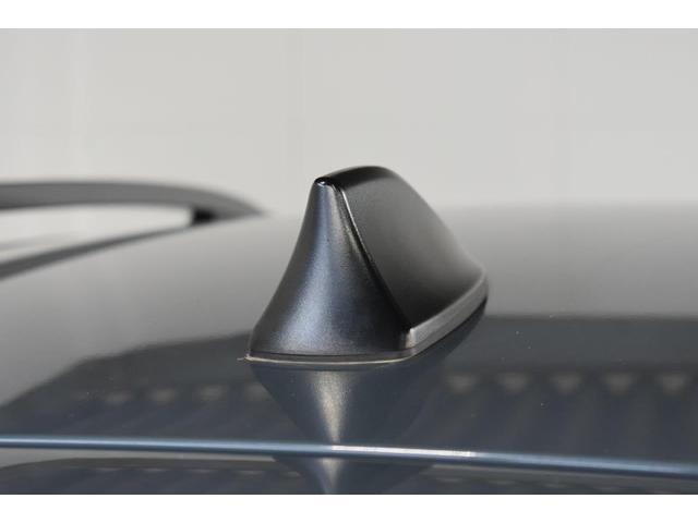 ���s�̃V���[�N�t�B�����W�I�A���e�i�́A�R���p�N�g�ɓZ�܂�܂��B