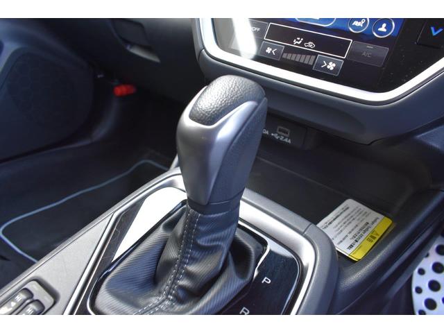 �V�t�g���o�[�͂k���^�̃V�t�g�`�F���W�ɂȂ��Ă��܂��āA�c�����W���s�ŁA�E���փ����W��؂�ւ��Ē������ŁA�}�j���A�����[�h�ł̑��s���y������Œ����܂��B