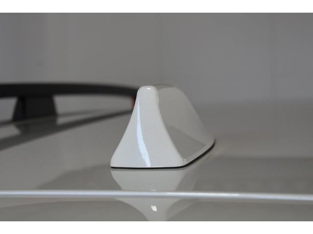 ���s�̃V���[�N�t�B�����W�I�A���e�i�́A�R���p�N�g�ɓZ�܂�܂��B