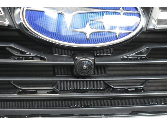 �t�����g�O�����ɑ������ꂽ�J�����̉f�����f�B�X�v���C�ɕ\���B���Ԃ̑O���̗l�q���m�F�ł��A���ʂ��̈��������_�⒓�ԁE���i���Ȃǂ̑O���m�F���T�|�[�g���܂��B