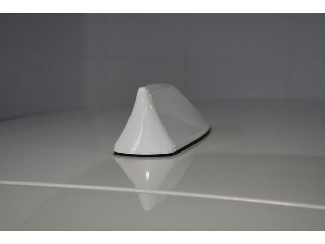 ���s�̃V���[�N�t�B�����W�I�A���e�i�́A�R���p�N�g�ɓZ�܂�܂��B