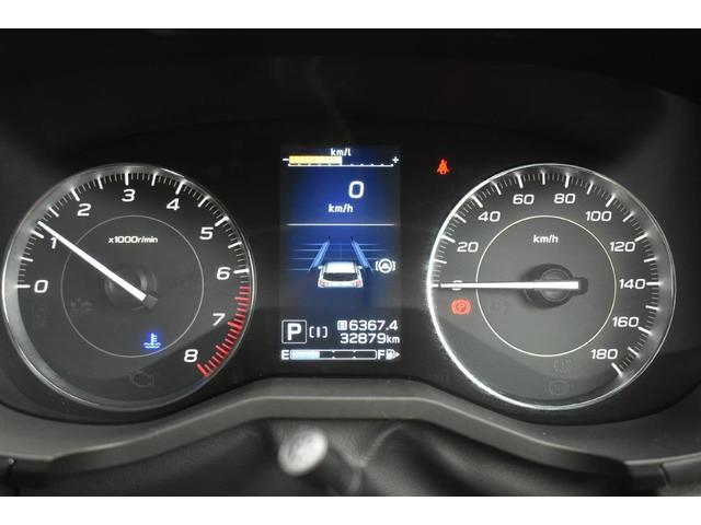 �u���b�N��̕����ՂƋ������̃����O���X�|�[�e�B���Ɛ�i�������o���郋�~�l�Z���g���[�^�[�ł�