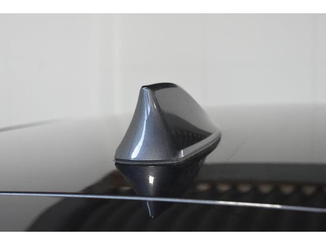 ���s�̃V���[�N�t�B�����W�I�A���e�i�́A�R���p�N�g�ɓZ�܂�܂��B