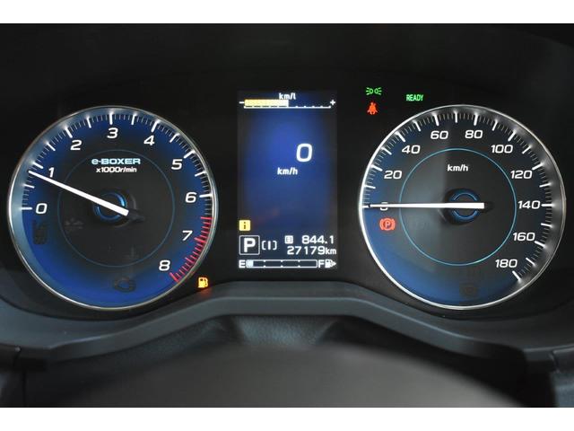 �u���b�N��̕����ՂƋ������̃����O���X�|�[�e�B���Ɛ�i�������o���郋�~�l�Z���g���[�^�[�ł�