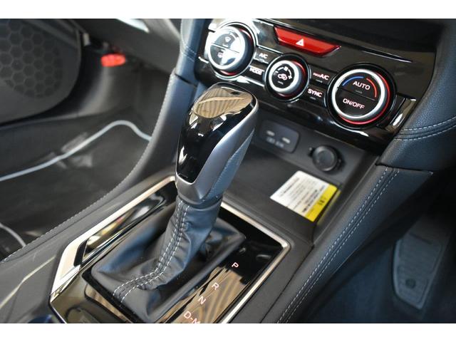 �V�t�g���o�[�͂k���^�̃V�t�g�`�F���W�ɂȂ��Ă��܂��āA�c�����W���s�ŁA�E���փ����W��؂�ւ��Ē������ŁA�}�j���A�����[�h�ł̑��s���y������Œ����܂��B