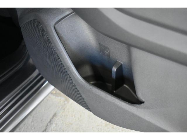 �h�A������ɂ͎��[�|�P�b�g���������܂��B