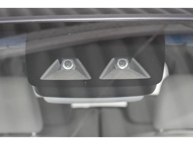 �X�}�[�g�A�V�X�g�́A�X�e���I�J�����ƃ\�i�[�Z���T�[�����s�҂��s�ԁA��Q���Ȃǂ̂��܂��܂ȏ���I�m�ɑ����A�^�]�҂ɒ��ӂ𑣂�����A�ً}�u���[�L���쓮�B���ʂȋ@�\�����Ȃ��̈��S�^�]���A�V�X�g���܂��B