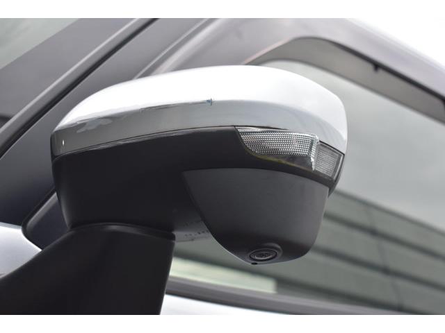 �����h�A�~���[�ɑ������ꂽ�J�����̉f�����f�B�X�v���C�ɕ\���B���Ԃ̗����ʂ̗l�q���m�F�ł��A�������ւ̐i���₷��Ⴂ�A���H�[�ւ̕��񂹒��ԂȂǂ������S���čs�����Ƃ��ł��܂��B