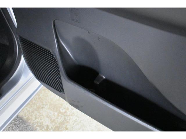 �h�A������ɂ͎��[�|�P�b�g���������܂��B