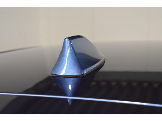 ���s�̃V���[�N�t�B�����W�I�A���e�i�́A�R���p�N�g�ɓZ�܂�܂��B