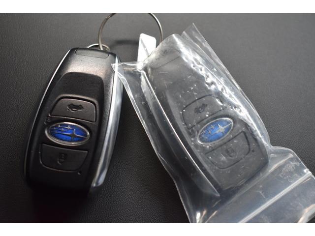 �X�}�[�g�L�[�t���Ȃ̂ŁA�h�A���b�N��J���w�P�{�Ń^�b�`���邾���I�i���̋󂫕߂�L�[���X�{�^���͎g���܂���B�����w�����ɁA�G���W���������邾���łn�j�I�j