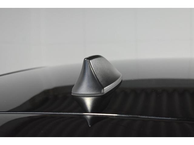 ���s�̃V���[�N�t�B�����W�I�A���e�i�́A�R���p�N�g�ɓZ�܂�܂��B