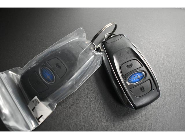 �X�}�[�g�L�[�t���Ȃ̂ŁA�h�A���b�N��J���w�P�{�Ń^�b�`���邾���I�i���̋󂫕߂�L�[���X�{�^���͎g���܂���B�����w�����ɁA�G���W���������邾���łn�j�I�j