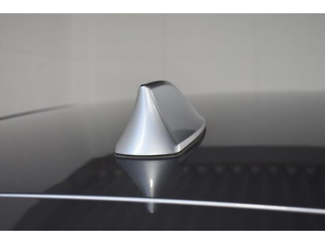 ���s�̃V���[�N�t�B�����W�I�A���e�i�́A�R���p�N�g�ɓZ�܂�܂��B