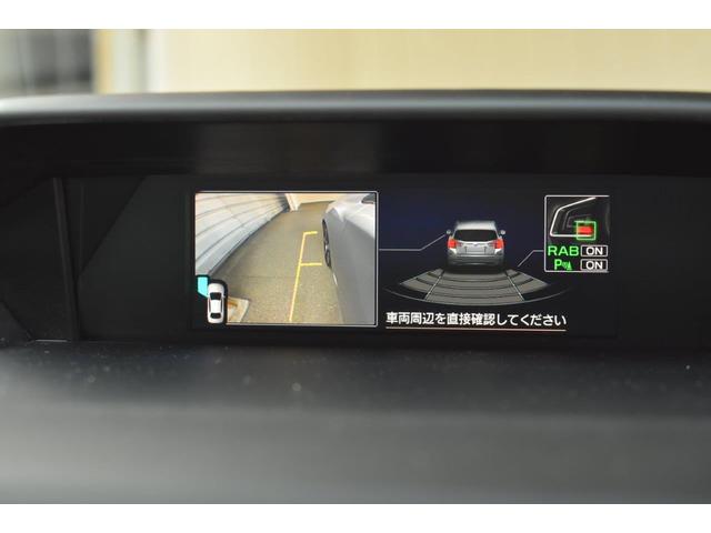 ����ȑ��h�A�~���[�ɑ������ꂽ�J�����̉f�����f�B�X�v���C�ɕ\���B