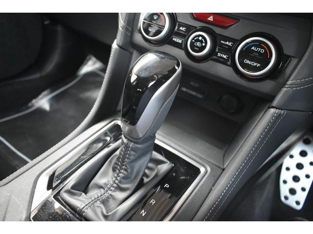 �V�t�g���o�[�͂k���^�̃V�t�g�`�F���W�ɂȂ��Ă��܂��āA�c�����W���s�ŁA�E���փ����W��؂�ւ��Ē������ŁA�}�j���A�����[�h�ł̑��s���y������Œ����܂��B