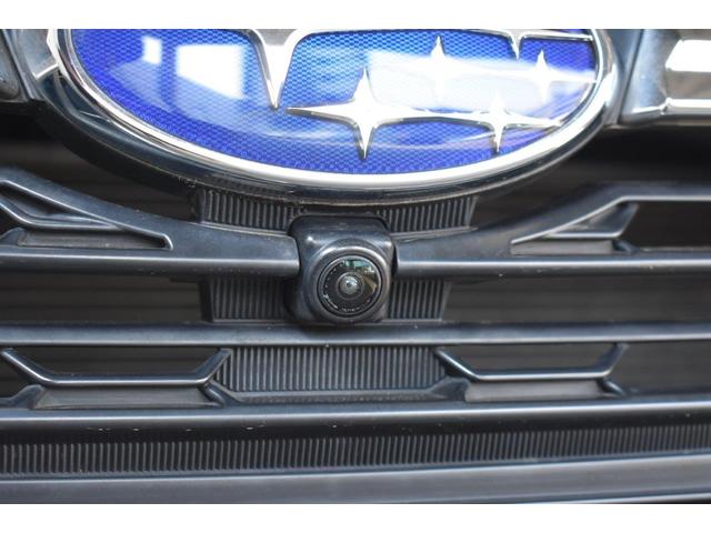 �t�����g�O�����ɑ������ꂽ�J�����̉f�����f�B�X�v���C�ɕ\���B���Ԃ̑O���̗l�q���m�F�ł��A���ʂ��̈��������_�⒓�ԁE���i���Ȃǂ̑O���m�F���T�|�[�g���܂��B