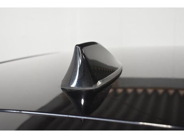 ���s�̃V���[�N�t�B�����W�I�A���e�i�́A�R���p�N�g�ɓZ�܂�܂��B