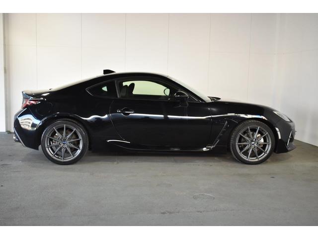 �o���p�[�O�ʂɓ������C������֗����A��C��R��ጸ�B�_�N�g�\�ʂɂ̓��[�^�[�X�|�[�c�̒m��������������̓e�N�X�`���[�i�L���p�^�[���j��z�u���A��C�̔�����}���ė����̔�����}�����Ă��܂��B