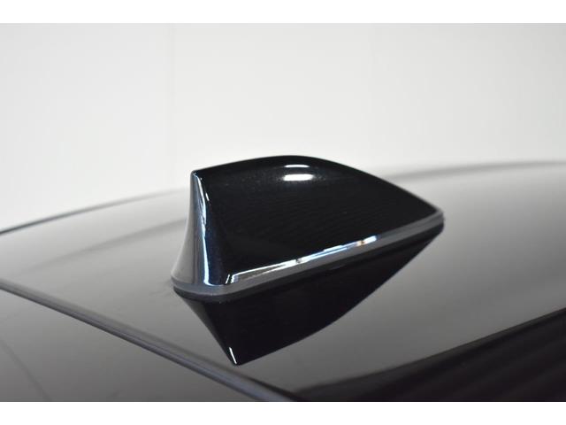 ���s�̃V���[�N�t�B�����W�I�A���e�i�́A�R���p�N�g�ɓZ�܂�܂��B