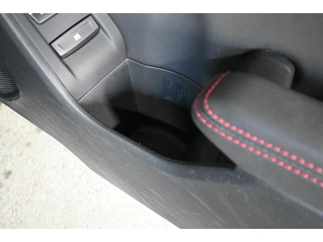 �h�A������ɂ͎��[�|�P�b�g���������܂��B