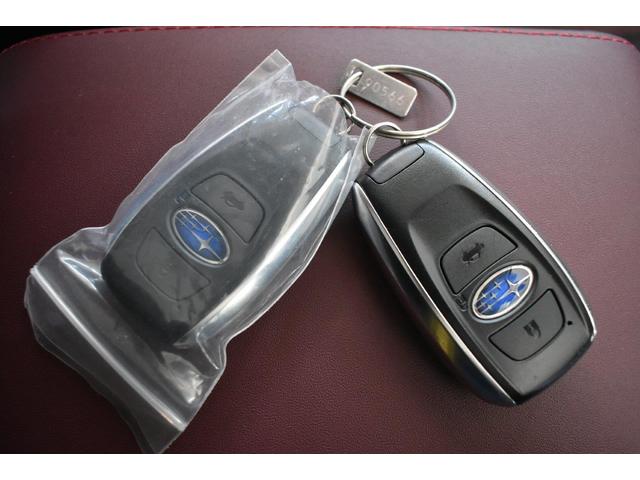 �X�}�[�g�L�[�t���Ȃ̂ŁA�h�A���b�N��J���w�P�{�Ń^�b�`���邾���I�i���̋󂫕߂�L�[���X�{�^���͎g���܂���B�����w�����ɁA�G���W���������邾���łn�j�I�j