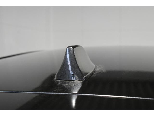 ���s�̃V���[�N�t�B�����W�I�A���e�i�́A�R���p�N�g�ɓZ�܂�܂��B