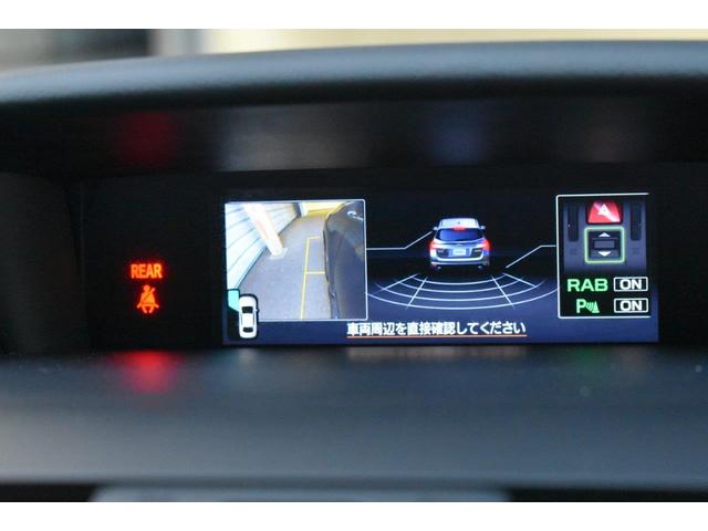 ����ȑ��h�A�~���[�ɑ������ꂽ�J�����̉f�����f�B�X�v���C�ɕ\���B