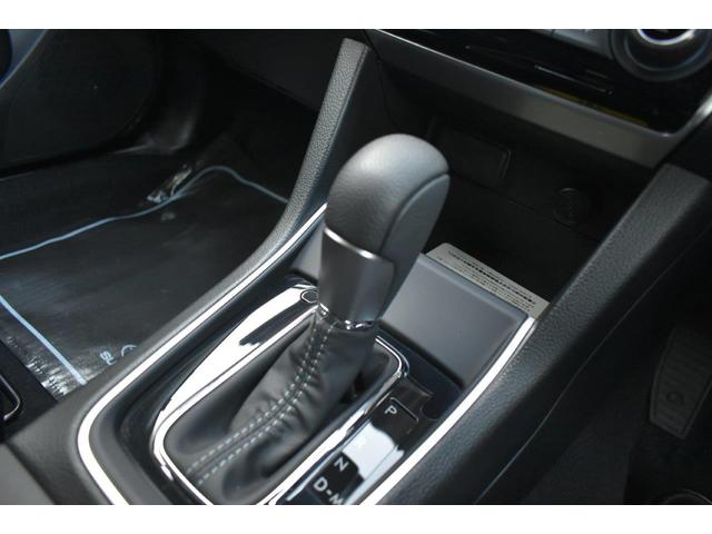 �V�t�g���o�[�͂k���^�̃V�t�g�`�F���W�ɂȂ��Ă��܂��āA�c�����W���s�ŁA�E���փ����W��؂�ւ��Ē������ŁA�}�j���A�����[�h�ł̑��s���y������Œ����܂��B