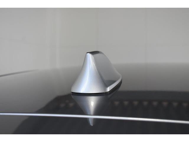 ���s�̃V���[�N�t�B�����W�I�A���e�i�́A�R���p�N�g�ɓZ�܂�܂��B