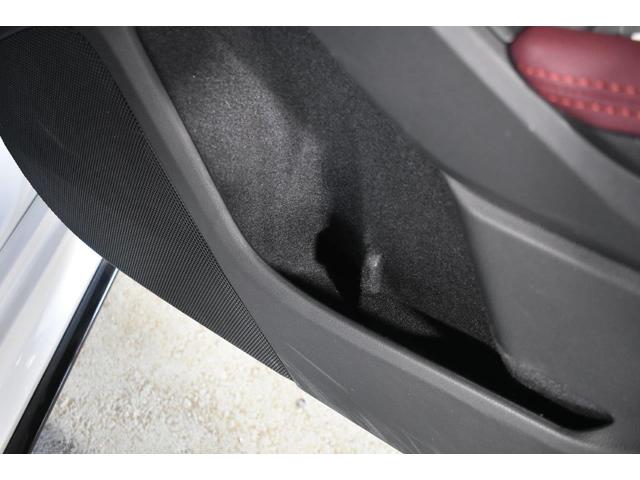 �h�A������ɂ͎��[�|�P�b�g���������܂��B