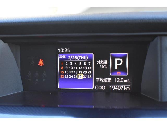 �_�b�V���{�[�h�̒����Ƀf�B�X�v���C�𑕔����낢��ȏ���\�����܂�