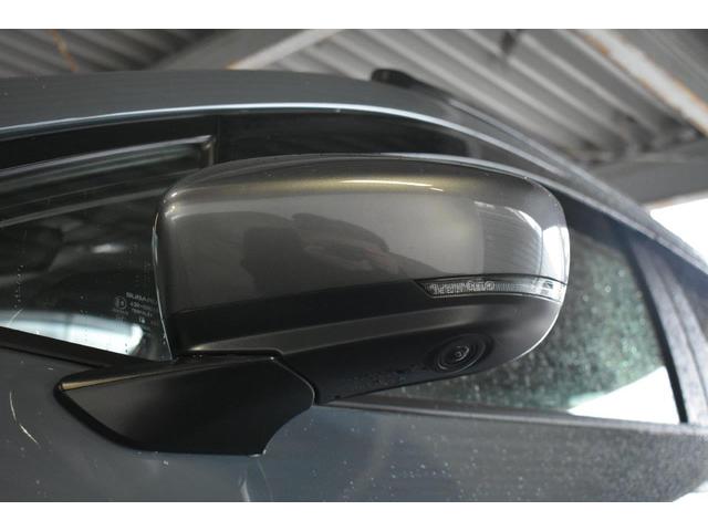 �����h�A�~���[�ɑ������ꂽ�J�����̉f�����f�B�X�v���C�ɕ\���B���Ԃ̗����ʂ̗l�q���m�F�ł��A�������ւ̐i���₷��Ⴂ�A���H�[�ւ̕��񂹒��ԂȂǂ������S���čs�����Ƃ��ł��܂��B