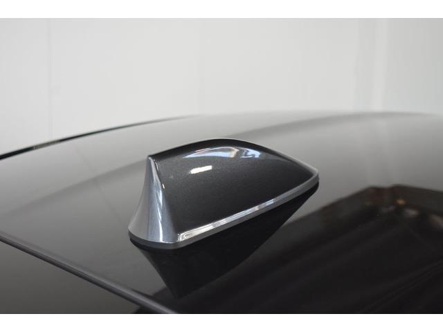 ���s�̃V���[�N�t�B�����W�I�A���e�i�́A�R���p�N�g�ɓZ�܂�܂��B